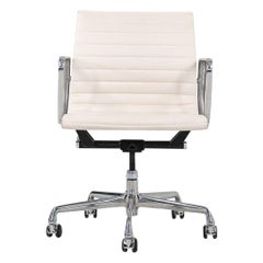 2022 Sillas de escritorio Herman Miller Eames de aluminio con piel Bristol