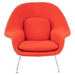 C. 2010 Eero Saarinen für Knoll Womb Chair in voller Größe aus Crimson Red Boucle
