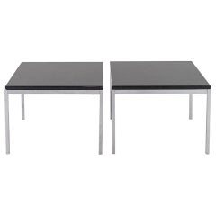 C. 2016 Florence Knoll Quadratischer Couchtisch oder Beistelltisch mit Stahlfuß und Granitplatte