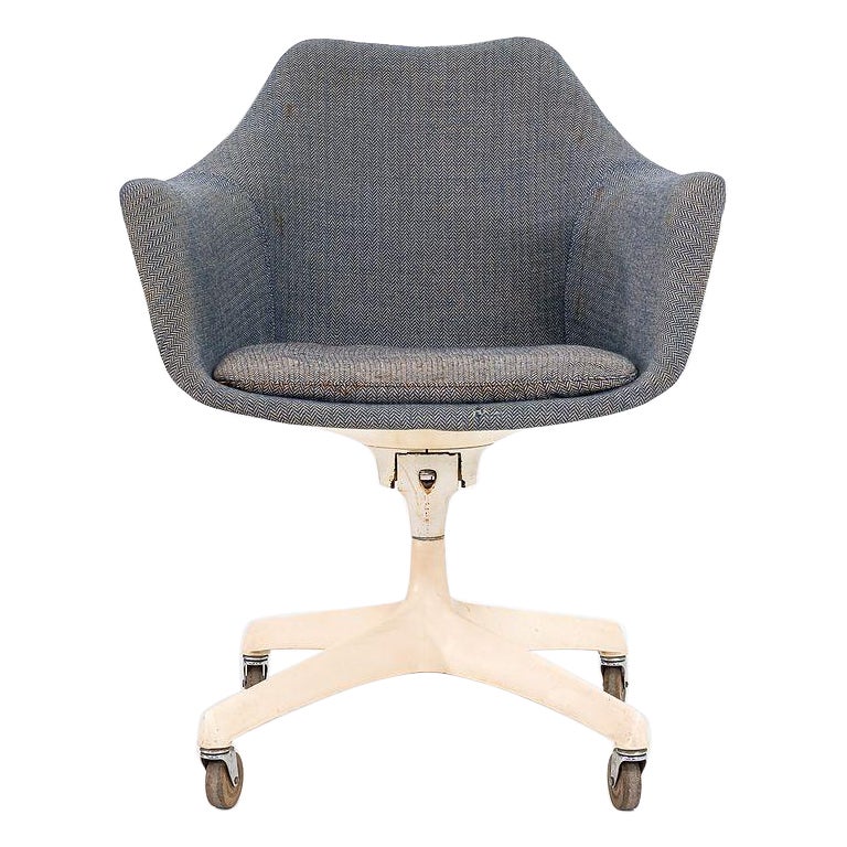 Rare poltrone girevoli Executive Tulip imbottite degli anni '60 di Eero Saarinen Associates in vendita