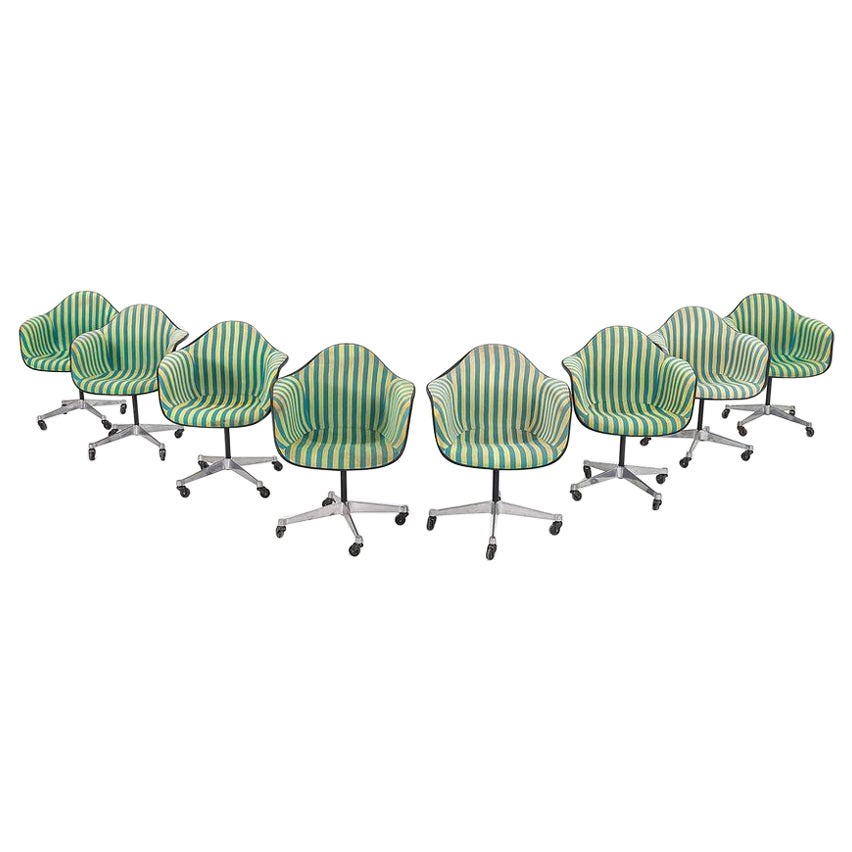 Set di otto sedie Herman Miller PACC Armshell del 1967 in vetroresina