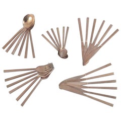 Sigvard Bernadotte „Scanline“ Besteck aus Messing. Tafelservice für sechs Personen. 30 Pieces