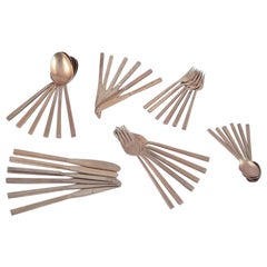 Sigvard Bernadotte „Scanline“ Besteck aus Messing. Tafelservice für sechs Personen. 36 Pieces
