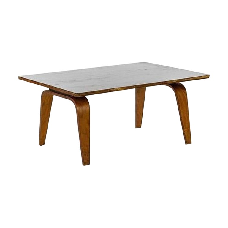 1946 Eames Evans Herman Miller OTW Couchtisch aus Birkensperrholz mit schwarzer Platte