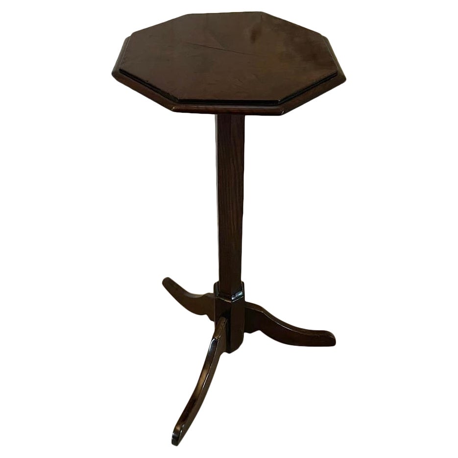 Stand de bougie/lampes en loupe de chêne de qualité I.L.A. inhabituel et ancien du 18e siècle. en vente