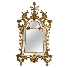 Italien Frühes 18. Jahrhundert Barocco Giltwood und geschnitzter Kaminspiegel