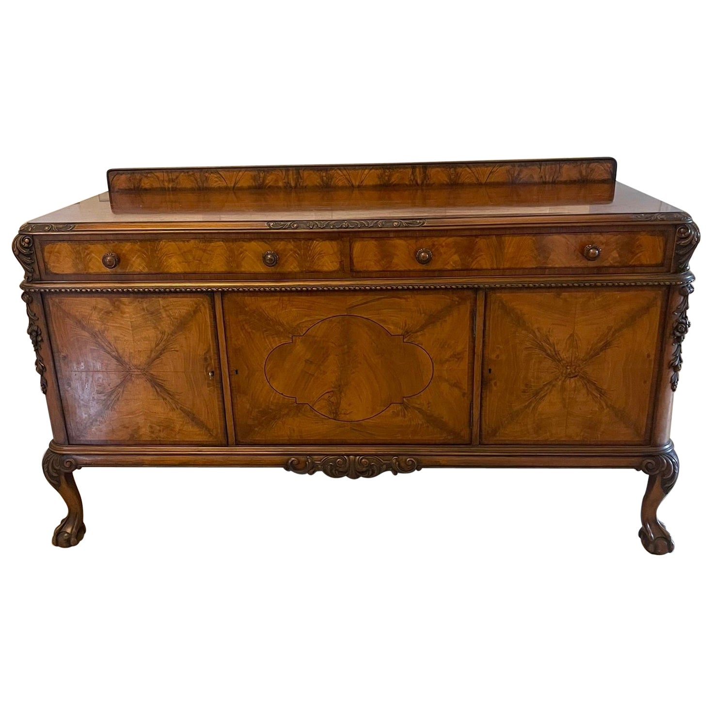 Antikes Sideboard aus geschnitztem Wurzelnussholz in hervorragender Qualität von Maple and Co.
