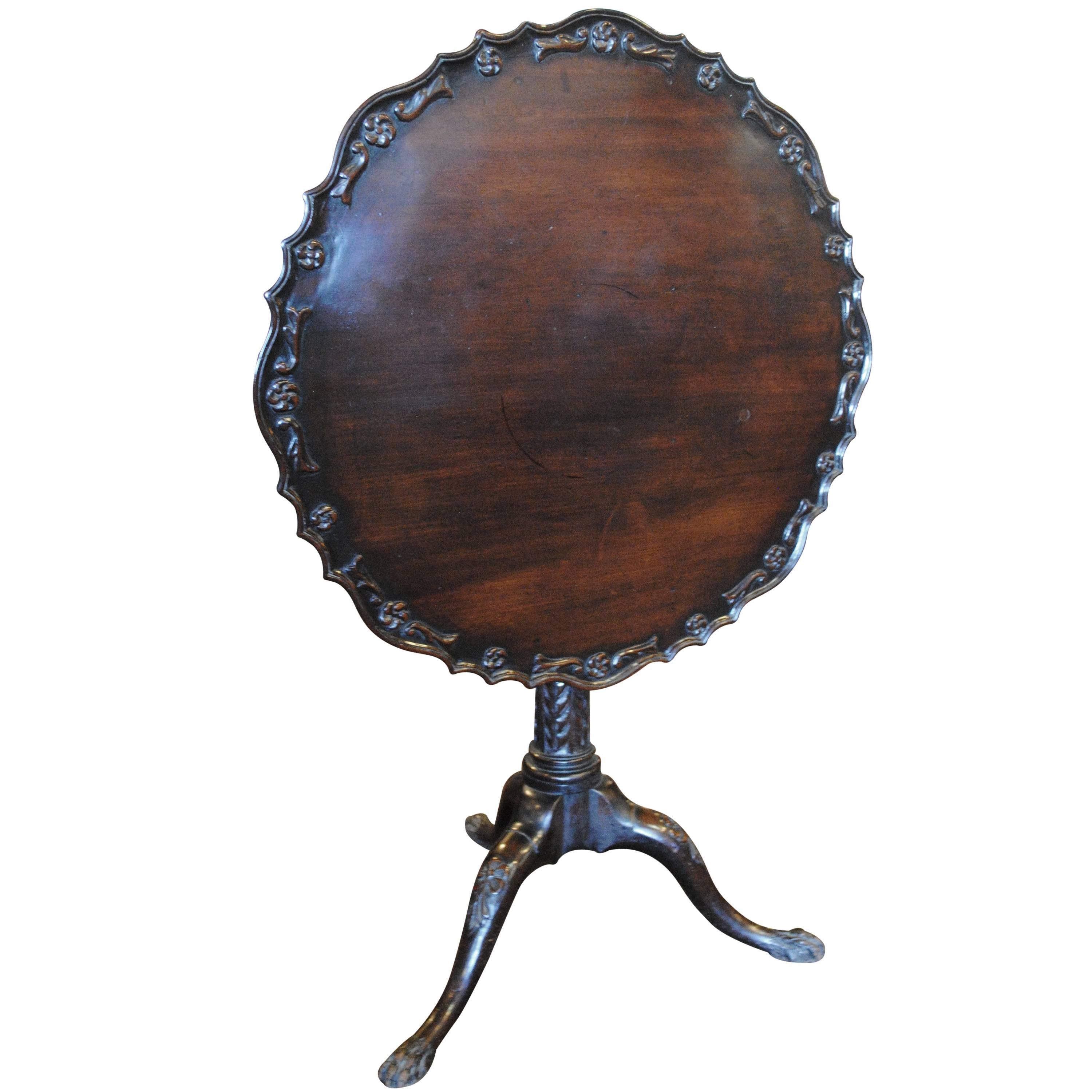 Chippendale Style Mahogany Tilt-Top Pie Crust Table For Sale