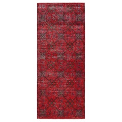 Vintage Zeki Müren Läufer in Rot mit blauen geometrischen Mustern von Rug & Kilim