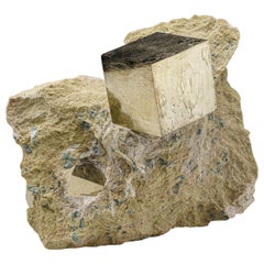 Cubo di pirite su basalto da Navajún, provincia di La Rioja, Spagna (2.6 lbs)