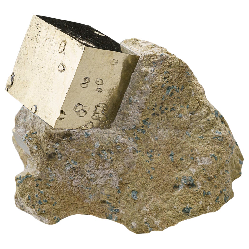 Cubo de Pirita sobre Basalto de Navajún, Provincia de La Rioja, España (2.1 libras)