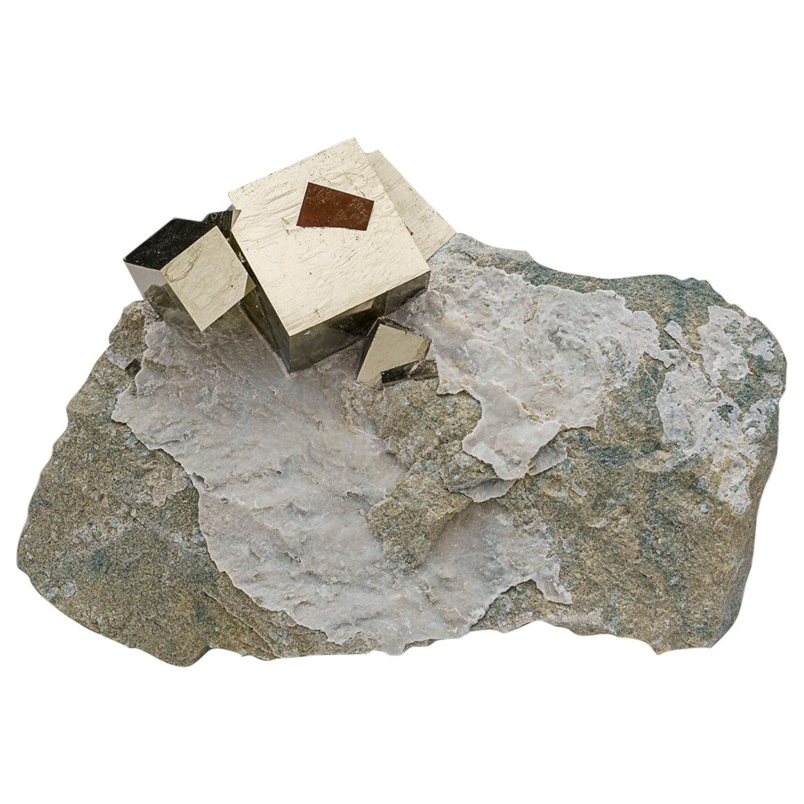 Cubo di pirite su basalto da Navajún, provincia di La Rioja, Spagna (1.7 lbs)