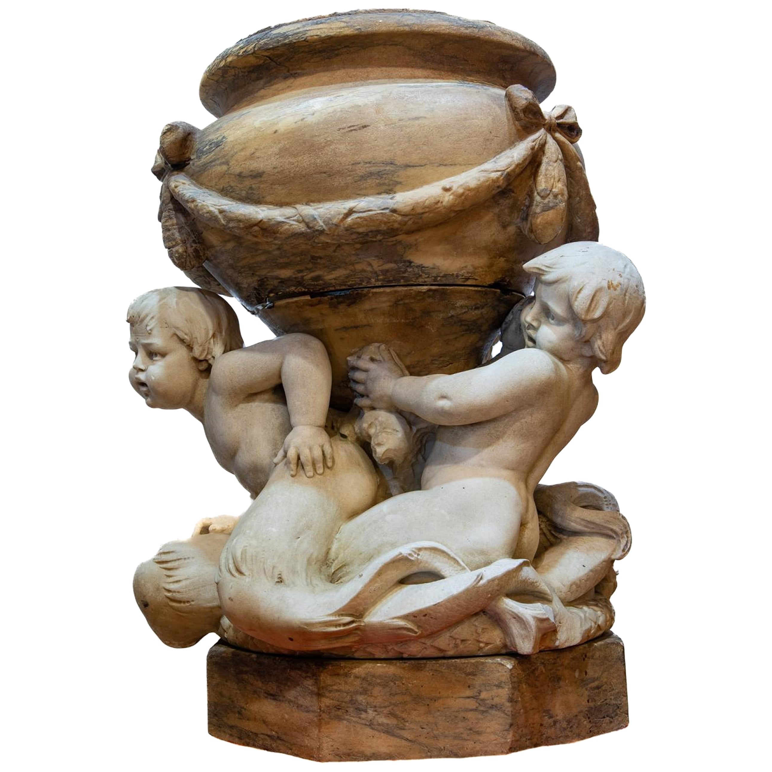 Urne italienne finement sculptée en marbre de Sienne et Cararra, 18ème siècle en vente