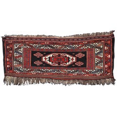 Antike Varamin Region Piled Mafrash-Tafel, Medaillon-Design, um 1900