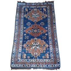 Ancien tapis caucasien plié à trois médaillons, vers 1900