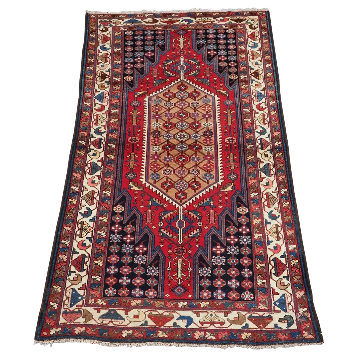 Tapis Mazlahan ancien avec médaillon de fond camel, vers 1900/20