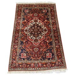 Bakhtiari Village-Teppich im Vintage-Stil mit Blumenmedaillon-Design, um 1930
