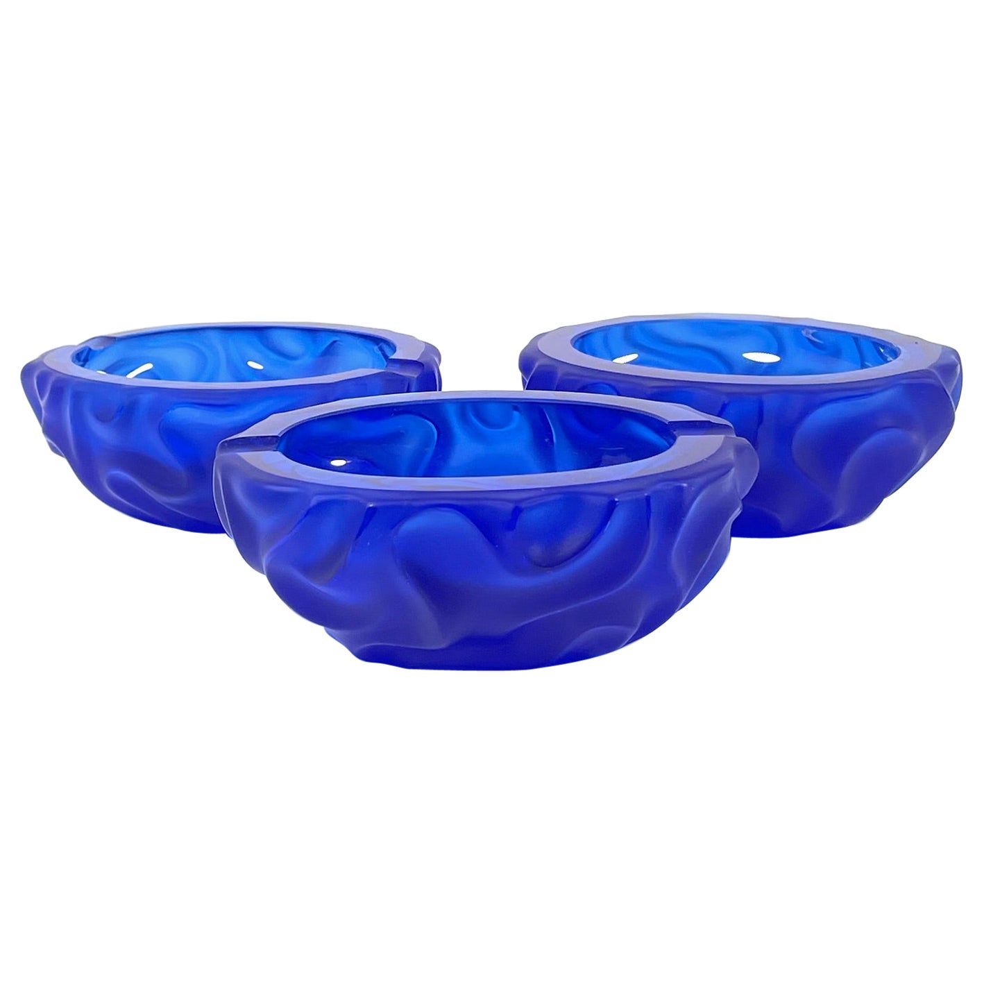 Set di 3 posacenere in cristallo blu in stile Daum degli anni 1970-1980