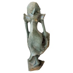 1970er Jahre Hand geschnitzt Skulptur der modernistischen Frau auf grünem Marmor