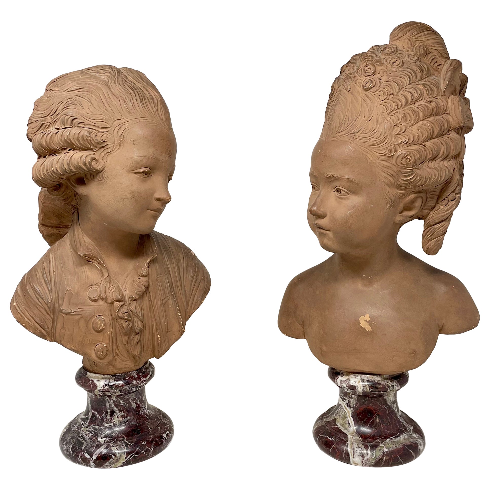 Coppia di antichi busti francesi in terracotta firmati "Houdon" su basi di marmo, CIRCA 1860