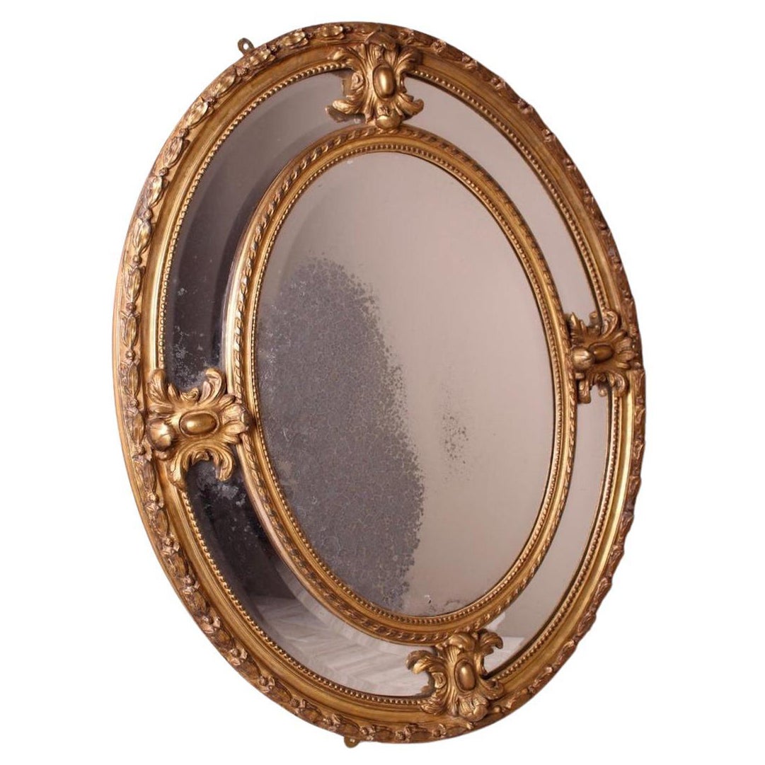 Miroir à plaque marginale ovale en bois doré de l'époque victorienne en vente