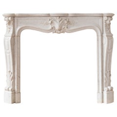 Cheminée en marbre de Carrare de style Louis XV