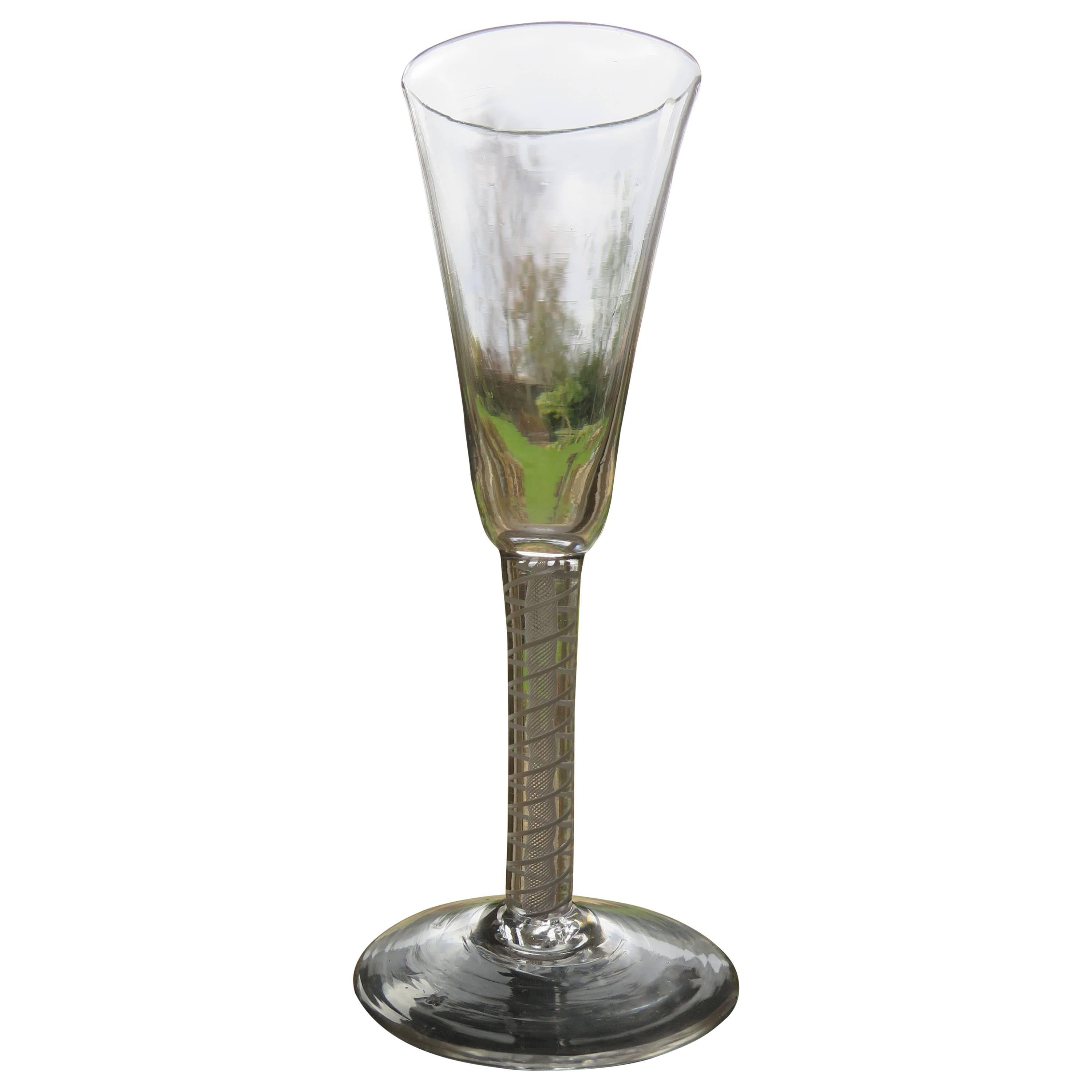 Bicchiere da birra o da vino georgiano soffiato a mano con stelo in cotone, inglese, 1765 ca.