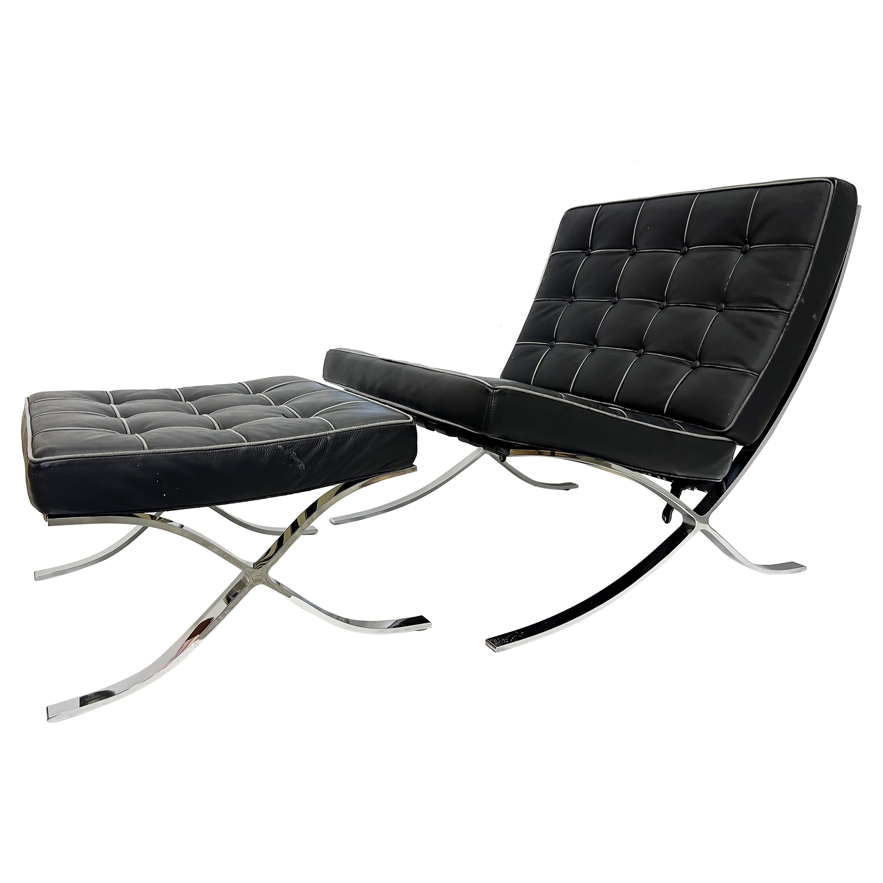Set di sedie e ottomane vintage in stile Barcelona Chair di Mies Van der Rohe in vendita
