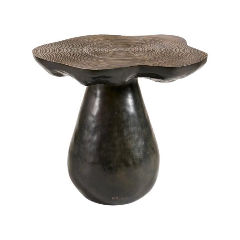 Emma Donnersberg, Großer Beistelltisch aus Bronze mit Spiralauflage und Pilz, Frankreich, 2022