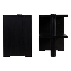 Paire de tables de nuit architecturales en chêne ébénisé, fabriquées à la main