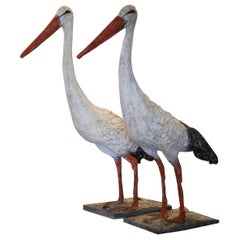 Pareja de esculturas de aves grulla francesas pintadas de principios del siglo XX