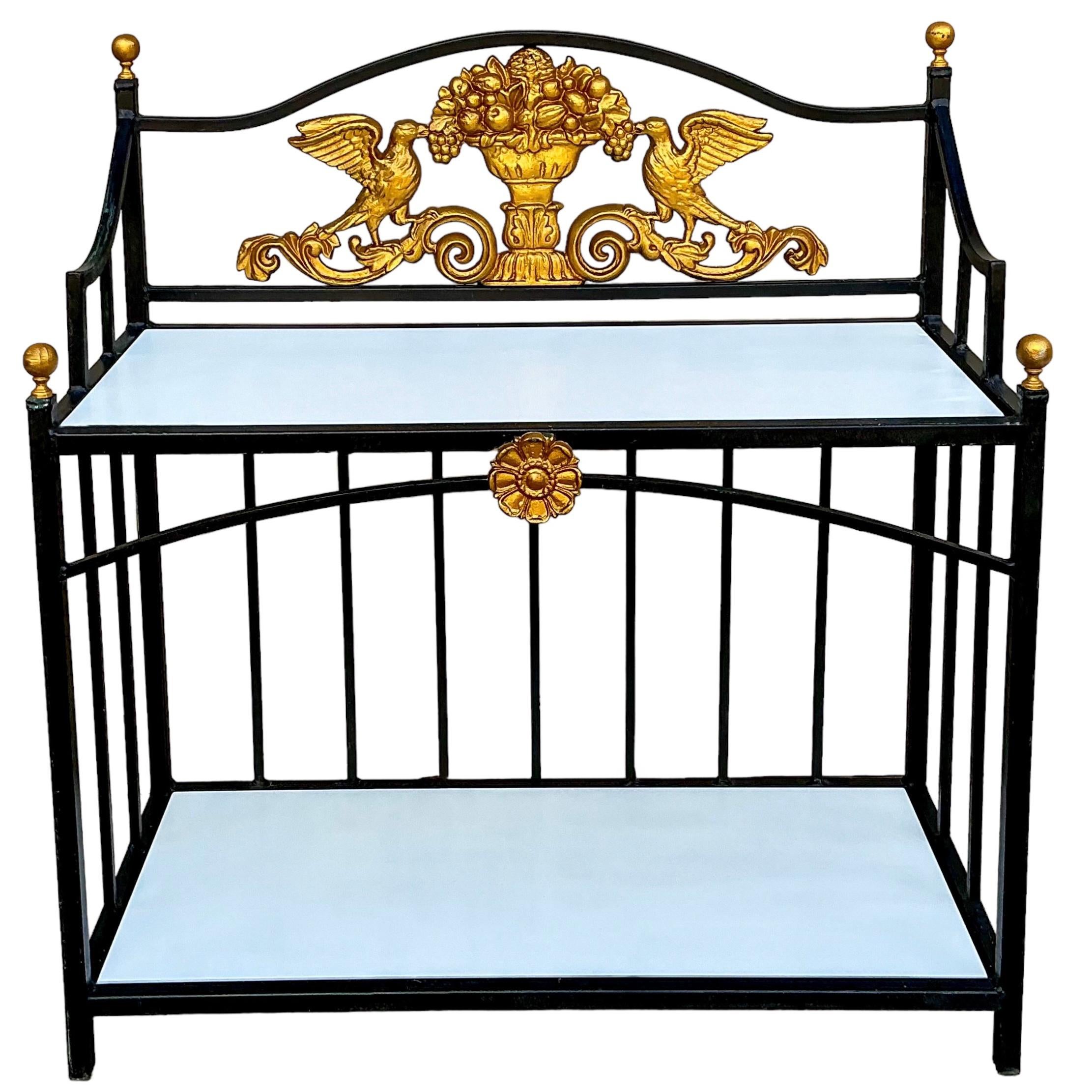 Italienischer Konsolentisch/Serviertisch aus Aluminiumguss im neoklassischen Stil des Neoklassizismus / Etagere im Angebot