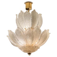 Lampadario vintage glam in vetro di Murano Scarvo con petali floreali a doppio strato in ottone