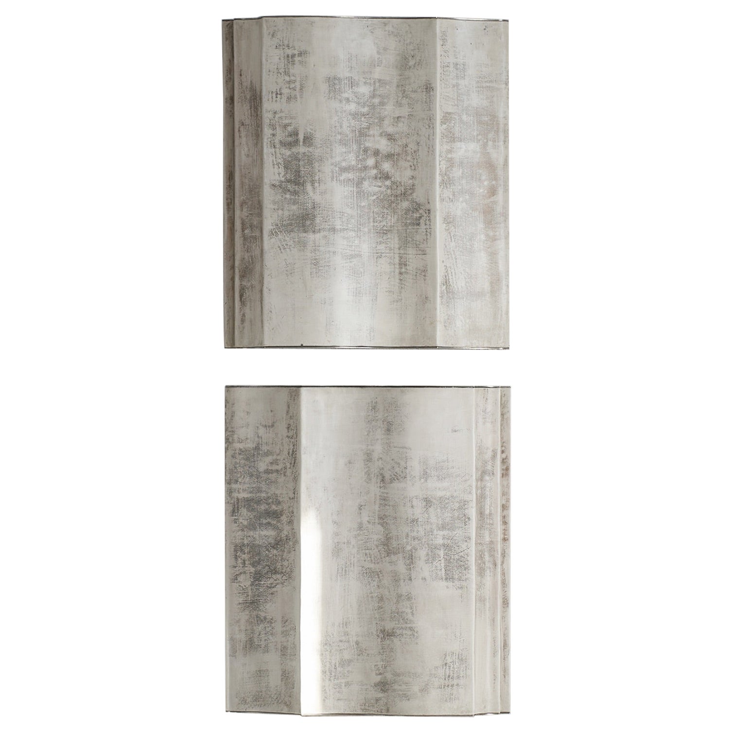 Jumandie Seys is a Belgian artist and interior designer whose work straddles the boundary between art and design. In his quest for pure expression of form and material, he creates objects with sculptural purity, often juxtaposing raw, organic