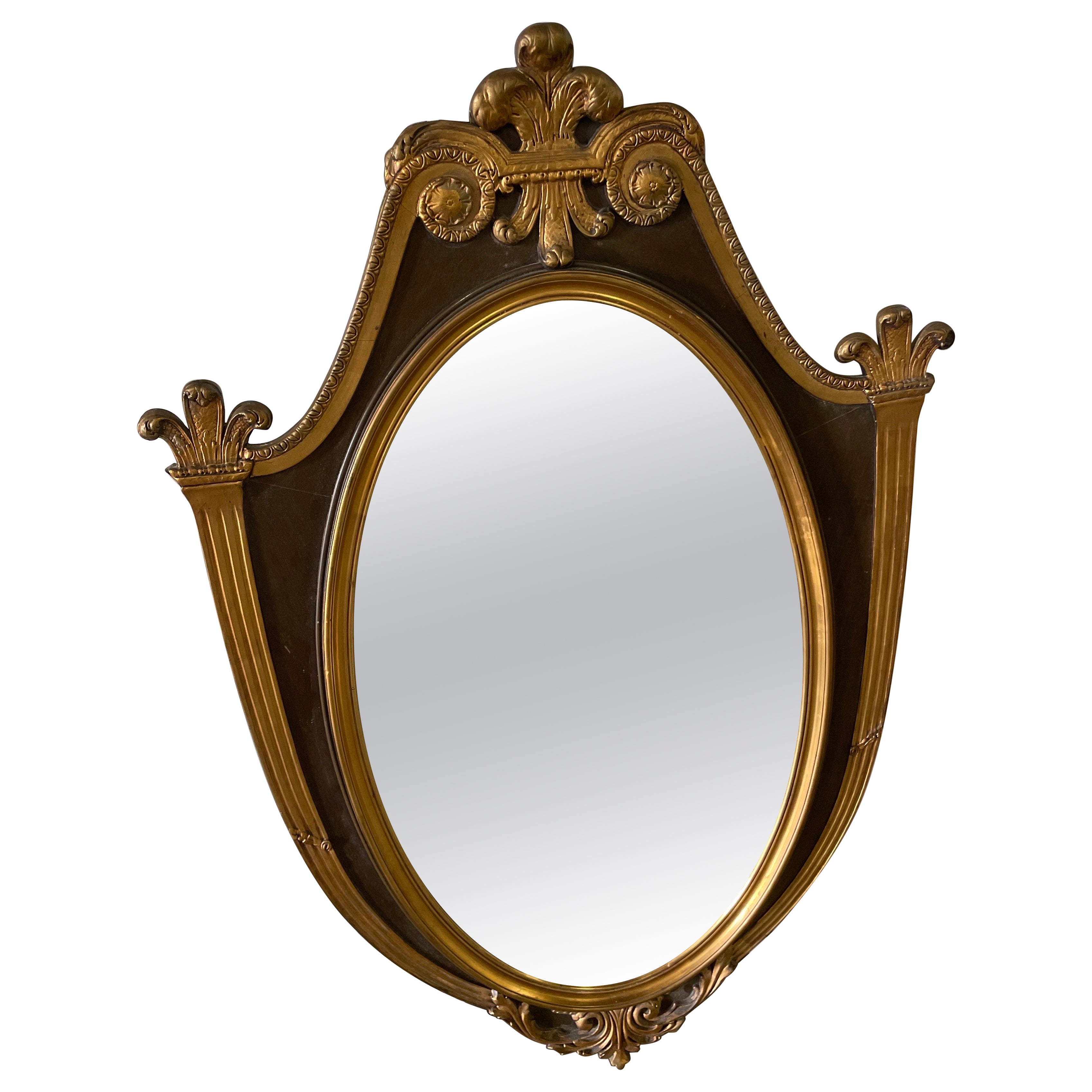 Specchio ovale neoclassico a forma di scudo d'epoca in vendita
