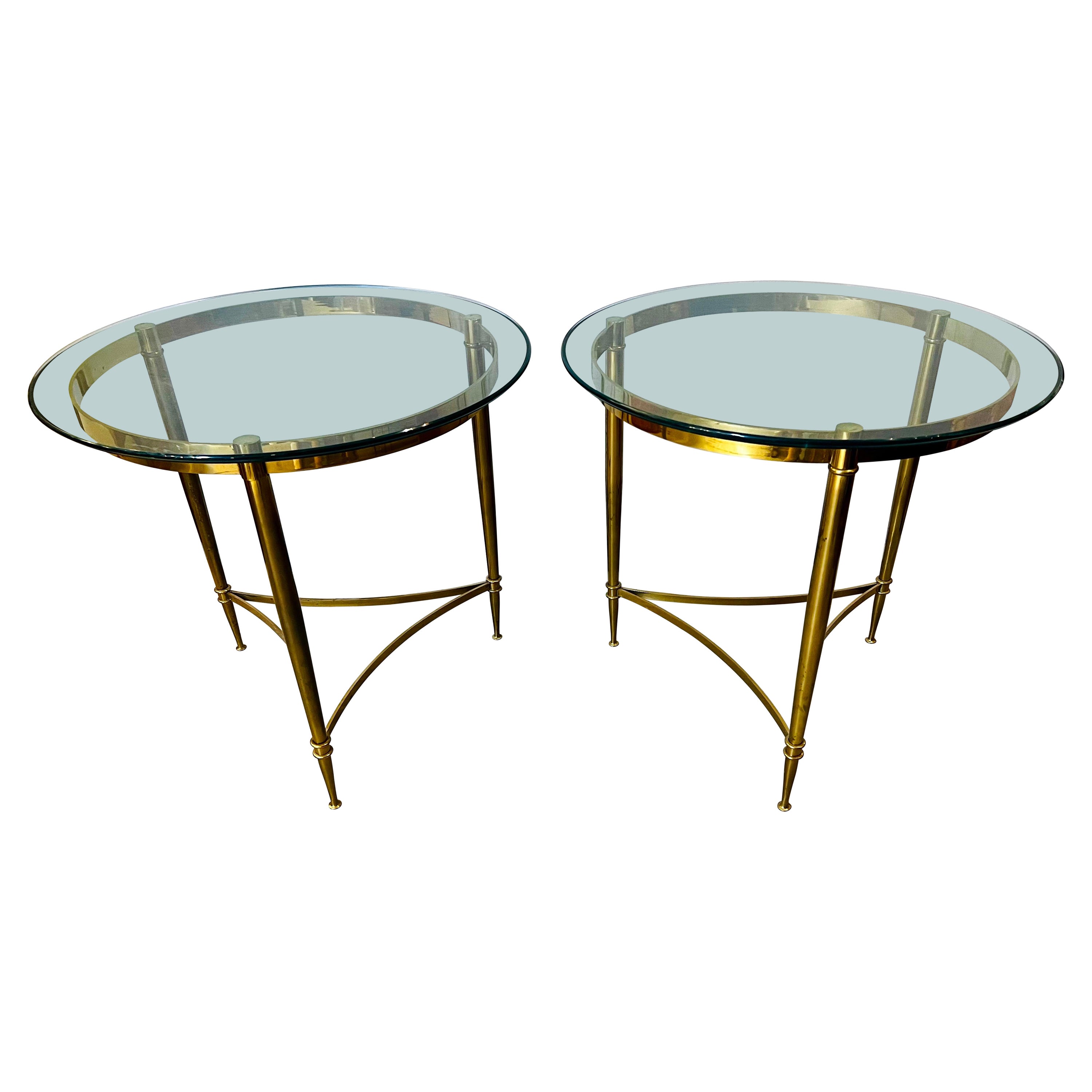 Paar neoklassizistische Beistelltische aus Glas und Messing im Maison Jansen-Stil