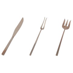 Cubiertos de latón "Scanline" de Sigvard Bernadotte. Juego de trinchar y un tenedor de trinchar.