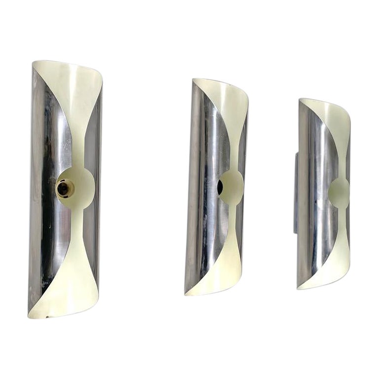 Italian modern chromed metal and white cylindrical wall lamps, 1970s