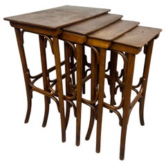 Nesting-Tische aus Bugholz von Thonet