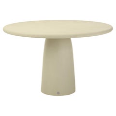 Table ronde contemporaine "Menhir" en plâtre naturel 120cm par Isabelle Beaumont