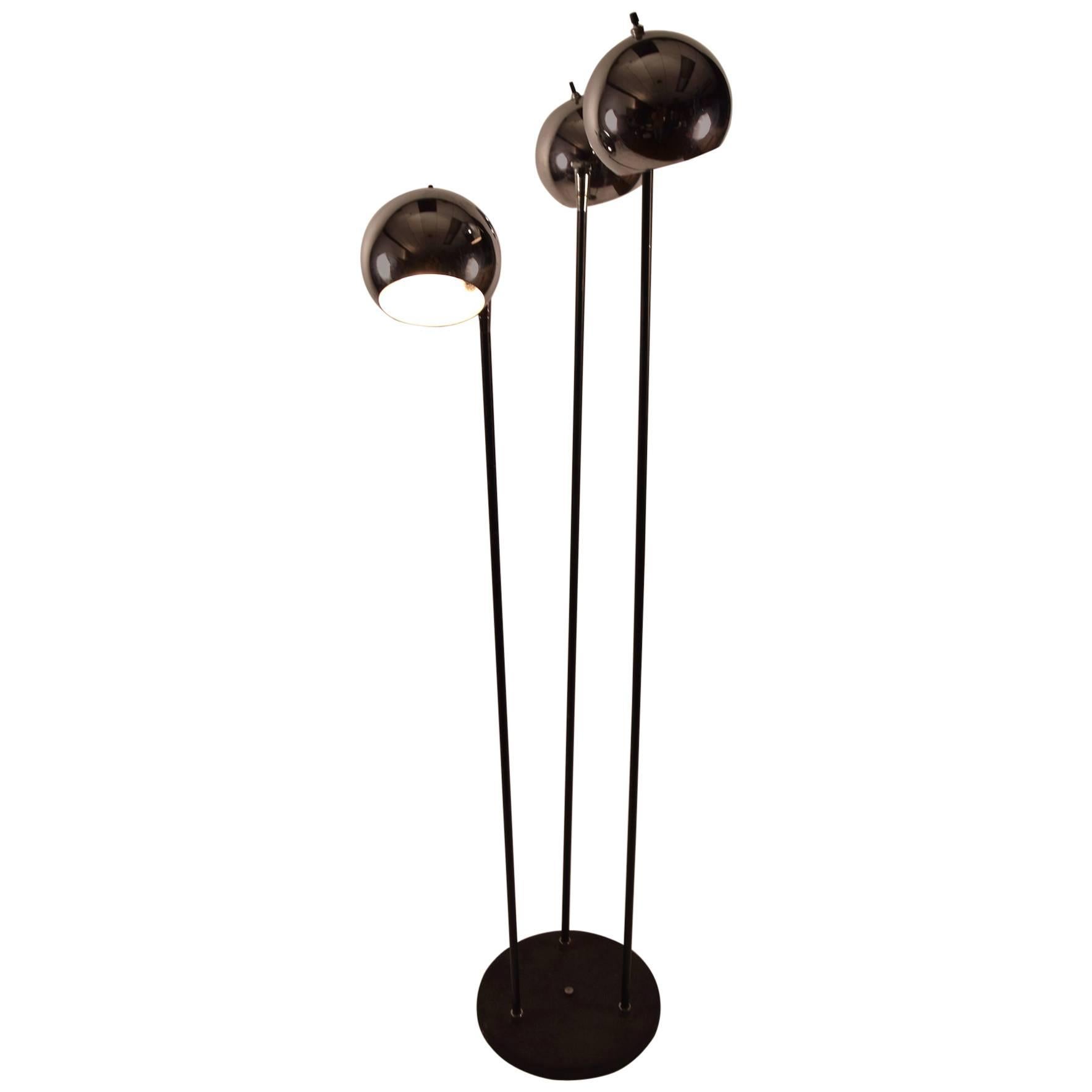 Lampadaire réglable à boule chromée avec base et tiges noires