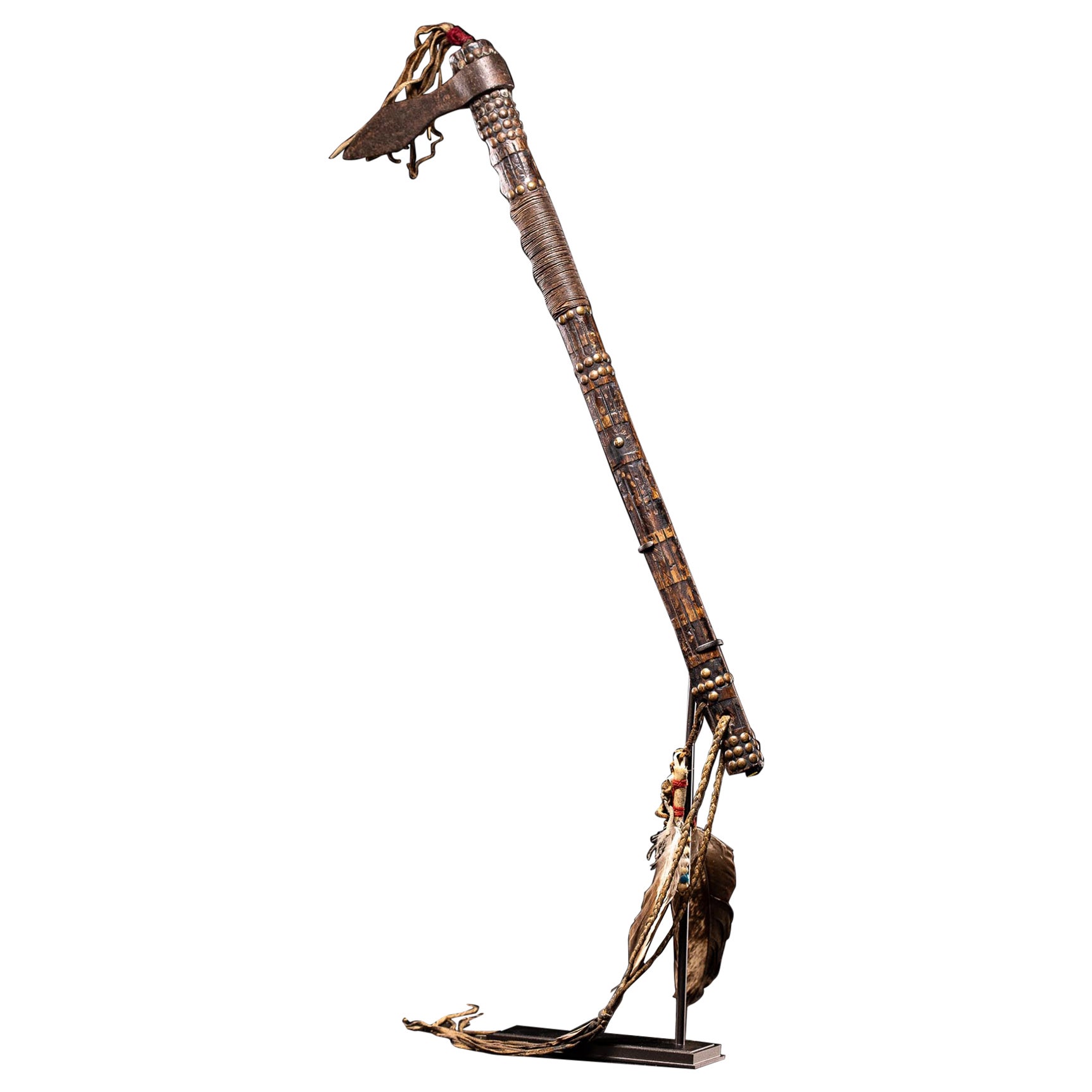 Antico Tomahawk degli indiani nativi americani di pianura, XIX sec.