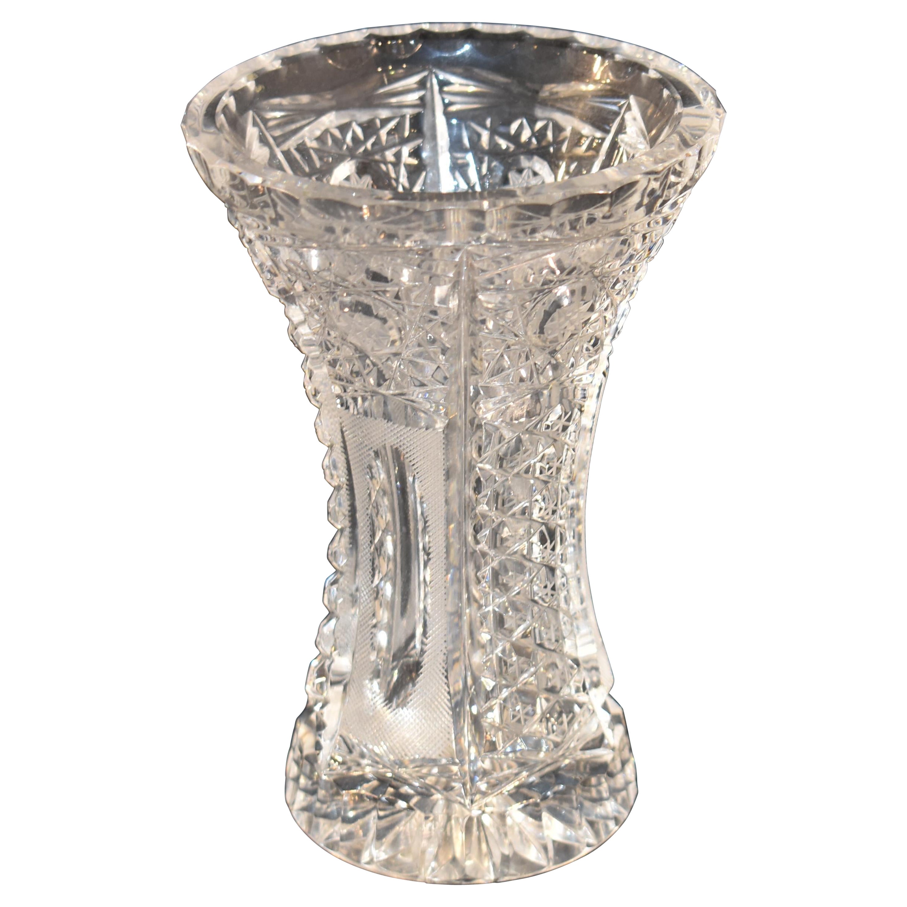 Jarrón de cristal tallado de Inglaterra, hacia 1920