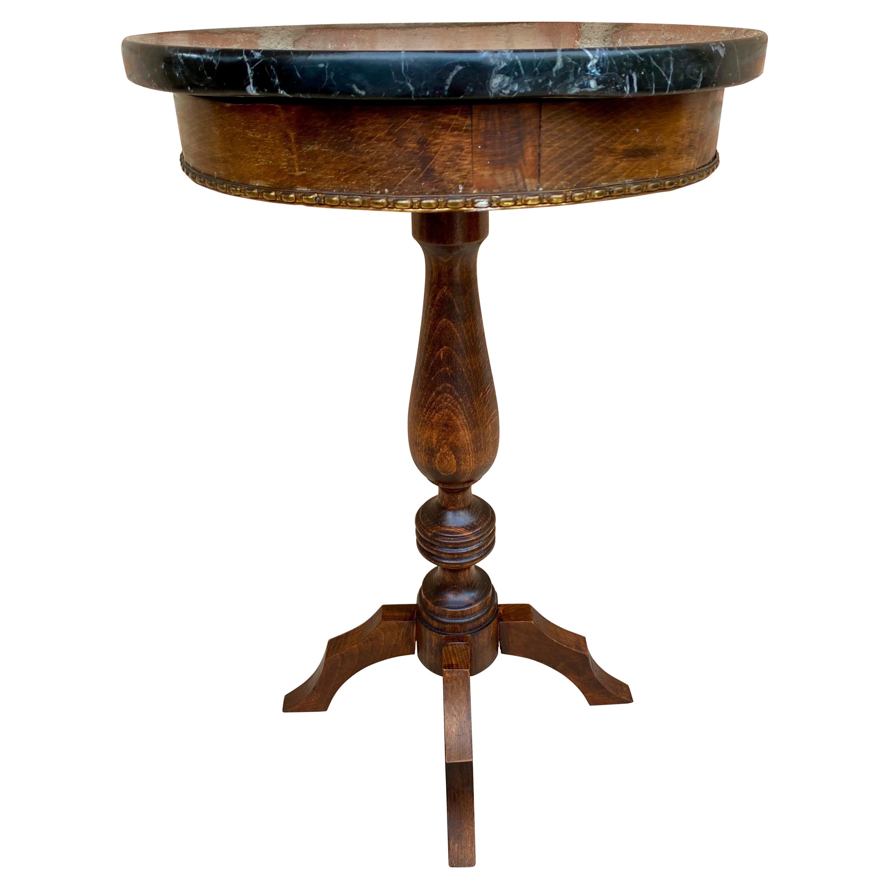Mesa auxiliar francesa vintage de nogal con tablero jaspeado en negro, 1880 en venta