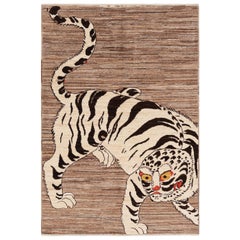 Rug & Kilim's Contemporary Tiger Pictorial Rug in Beige-Braun und Schwarztönen