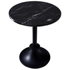 Tables Lord YI de Philippe Starck, disponibles avec plateau en marbre noir ou blanc