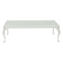 High Style Cocktail-/Couchtisch mit Queen Anne-Beinen aus Lucite und Milchglas im Hochstil