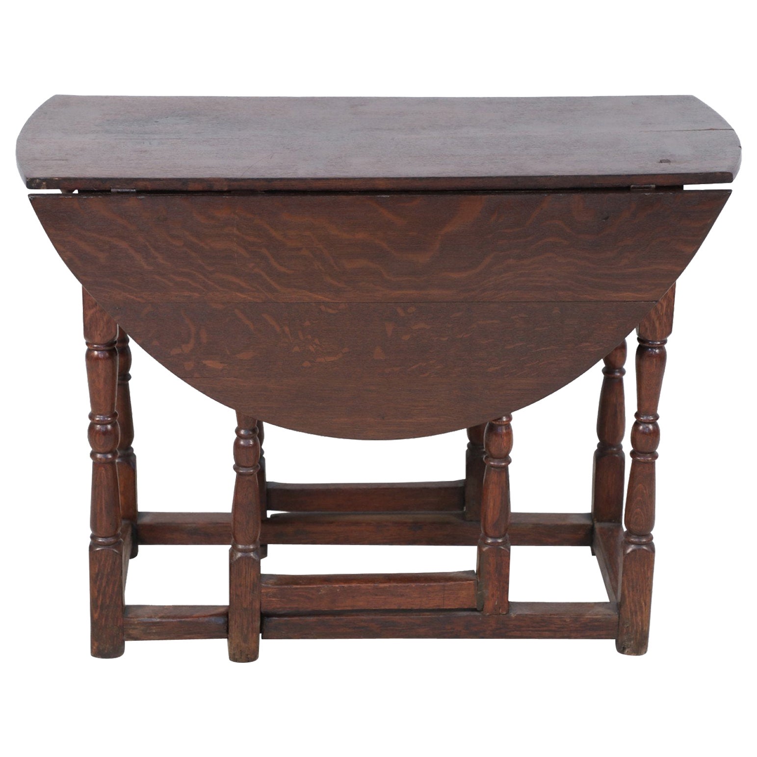 Mesa de centro de nogal de estilo renacentista inglés