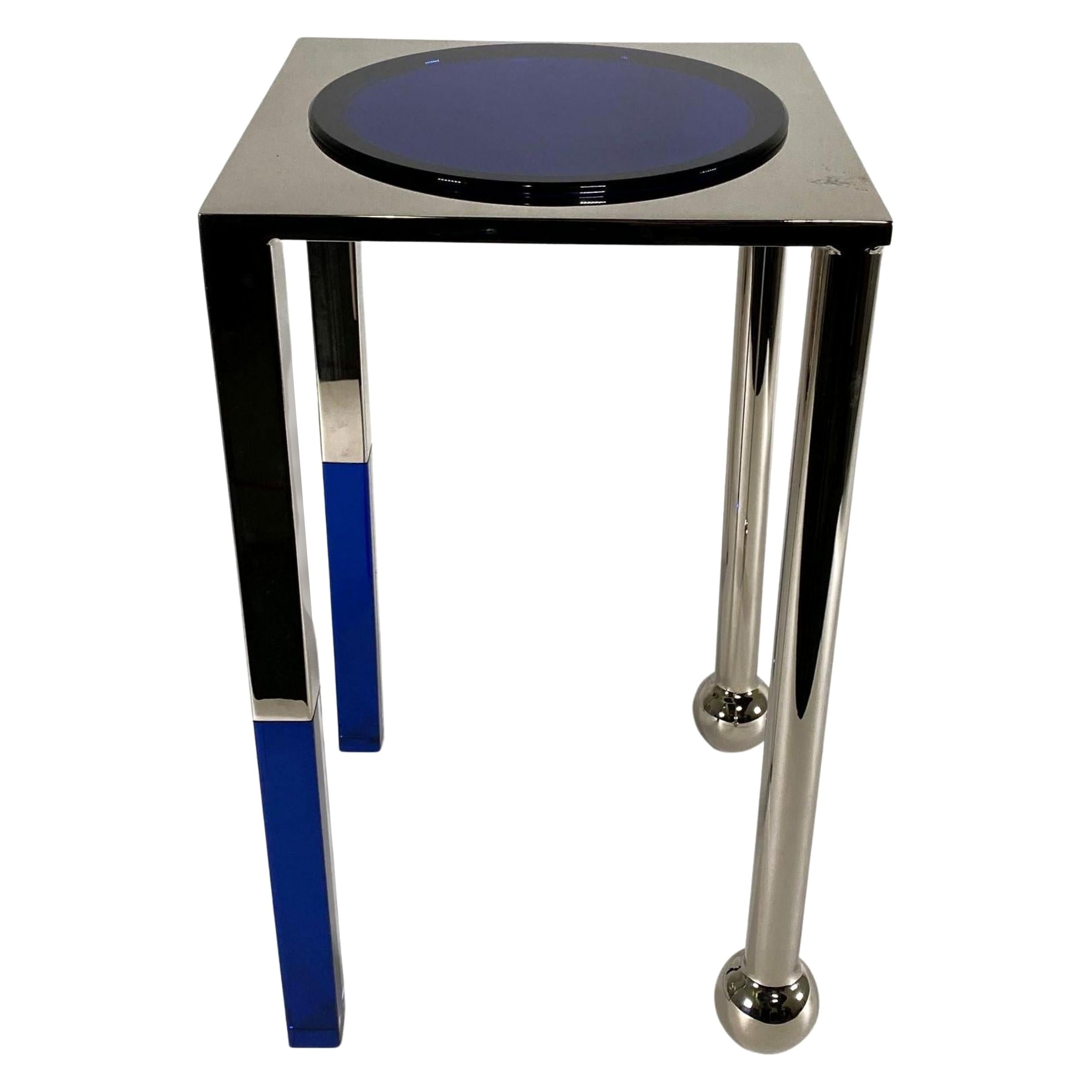 Amerikanischer moderner Tisch „Moon“ aus poliertem Nickel und blauem Lucite, Charles Hollis Jones