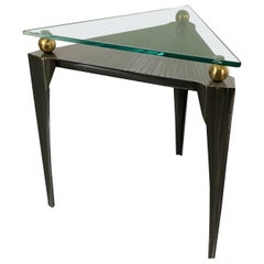 Dreieckiger amerikanischer moderner Beistelltisch aus Stahl und Messing, Girardini-Design